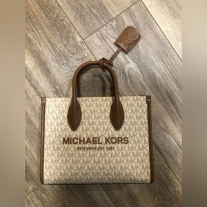 Unused Michael Kors purse!